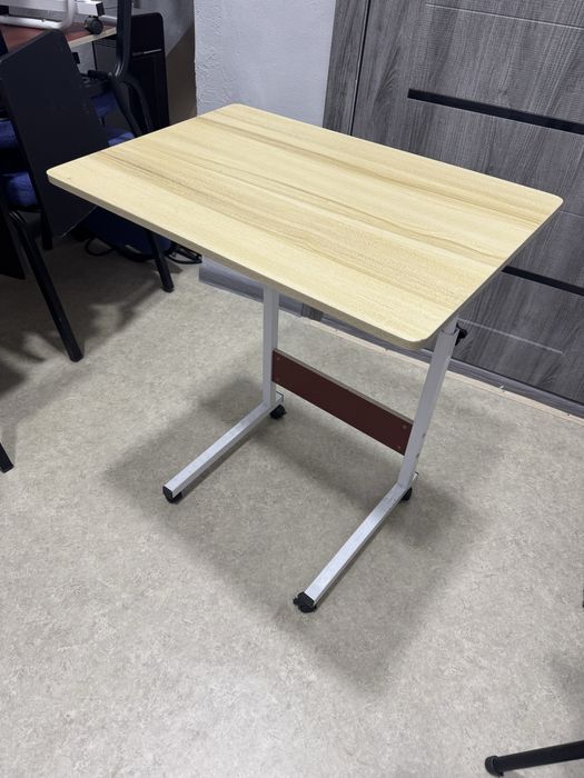 Мебель офисная столы и стулья