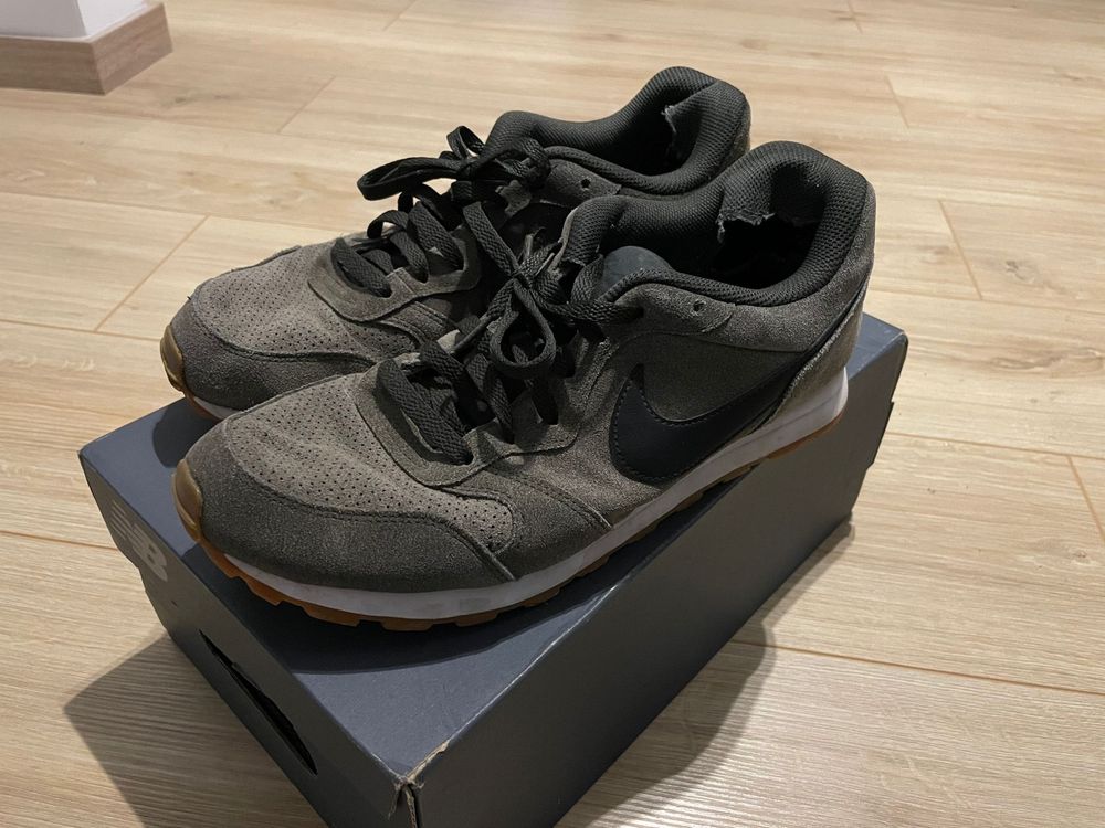 Nike md best sale runner 2 suede