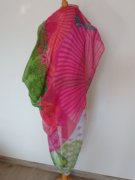 Пролетни  дамски шалове Desigual