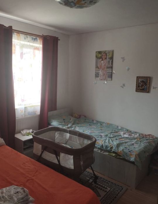 Vand apartament urgent !