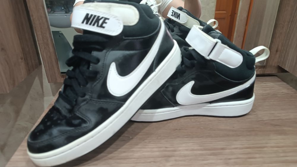 Дамски високи маратонки Nike