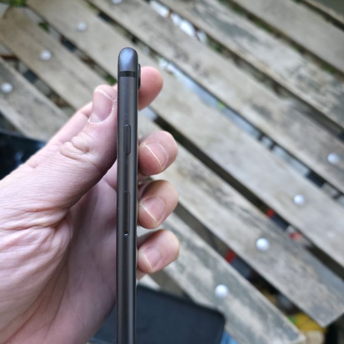 Продава се iPhone 8 64GB Space Gray