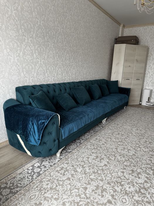 Продам диван. 4 метра. В отличном состоянии.