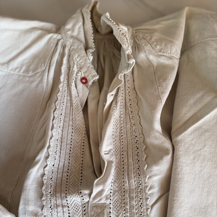 Vand camasi port traditional vechi 100 ani