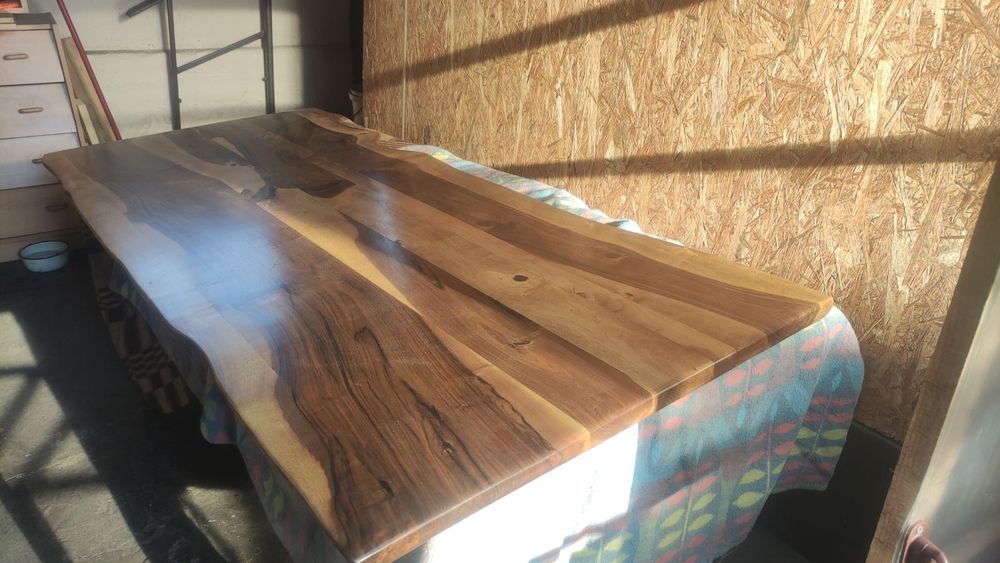 Трапезни маси от масив орех