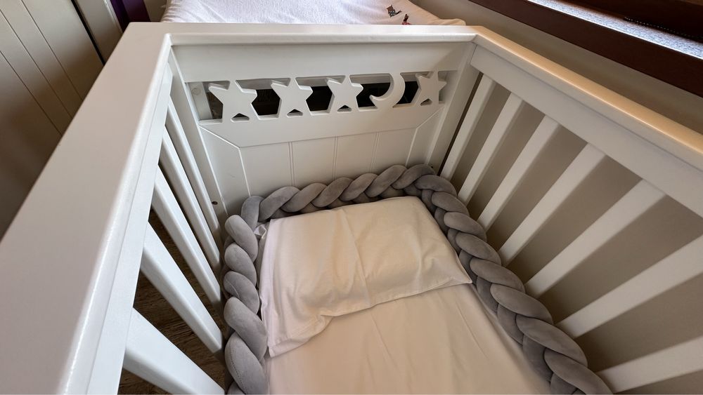 Бебешко легло с матрак и шкаф