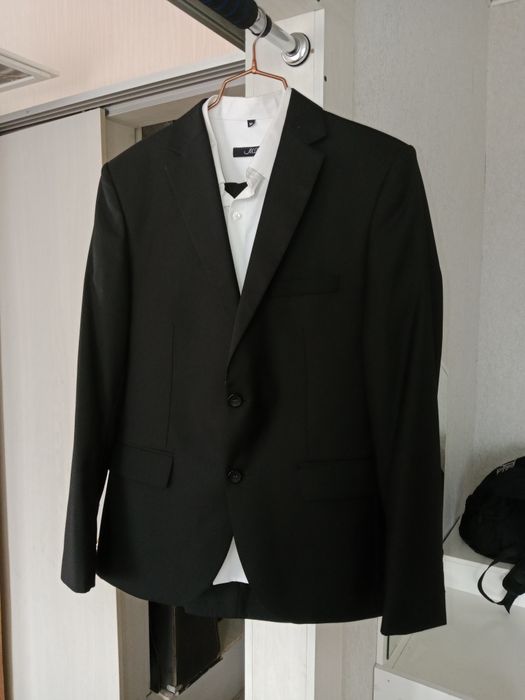 Продам костюм 48 размер