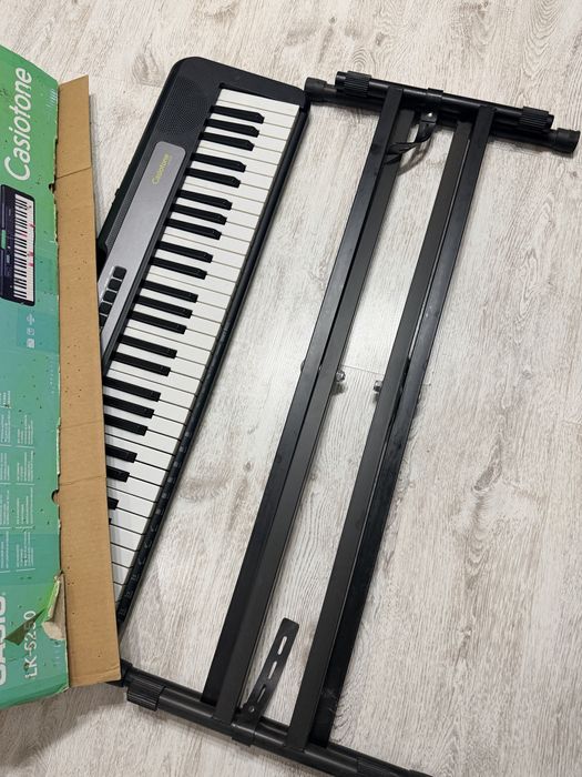 Продам синтезатор Casio Casiotone LK-S250