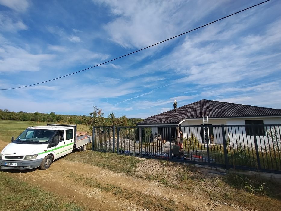 Tropini unifamiliala