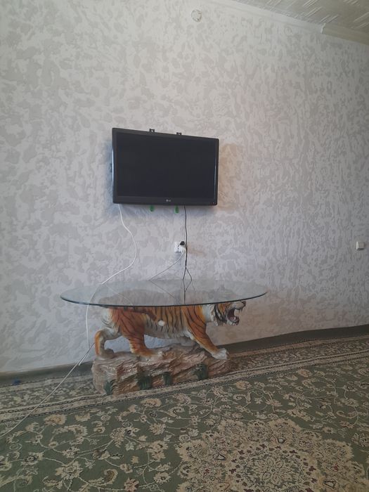 Стол в виде тигра