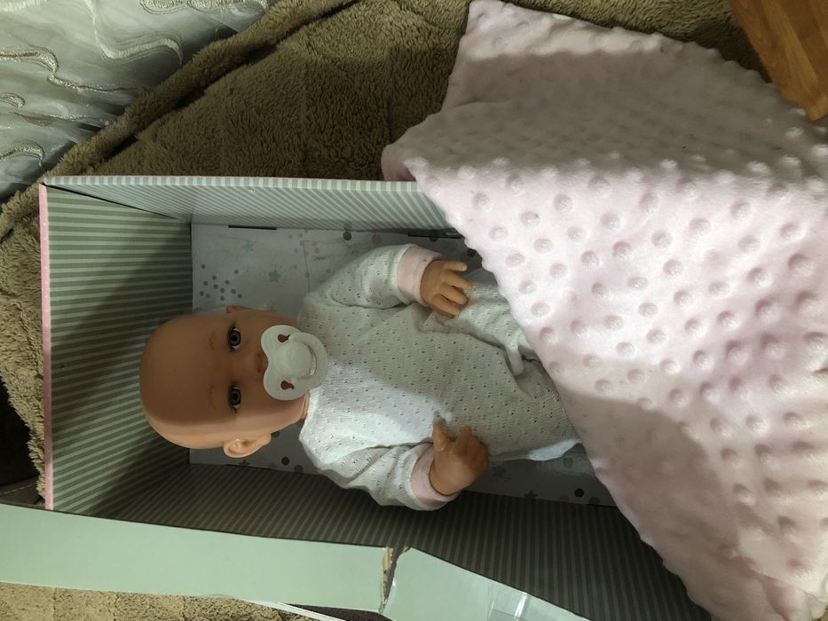 Реалистична кукла мека като истинско бебе.