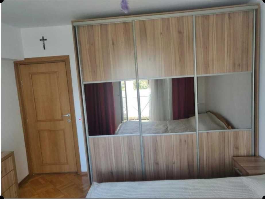 PROPRIETAR, 2 camere mobilat si utilat intre Camera de comert si Timpuri noi, vedere Dambovita