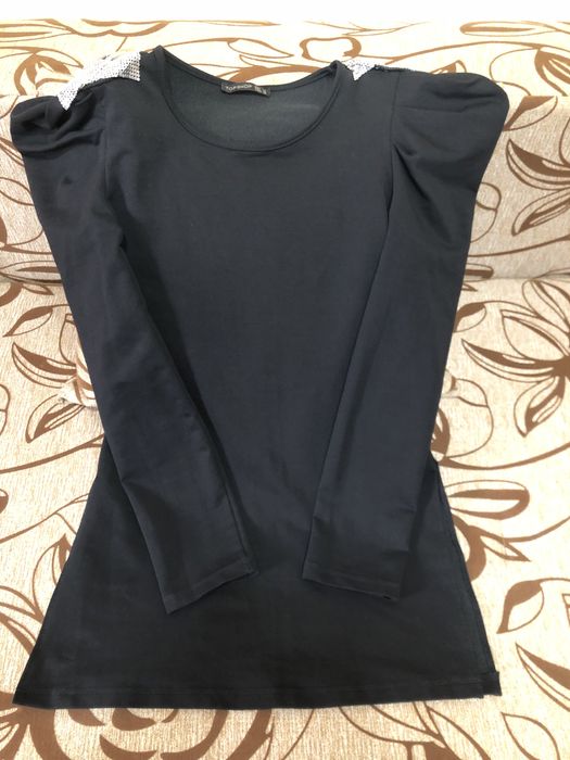 Vand bluza neagra de dama
