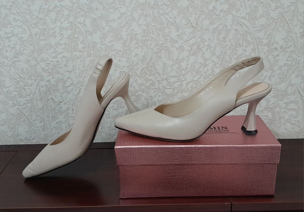 Продаю босоножки размер 38