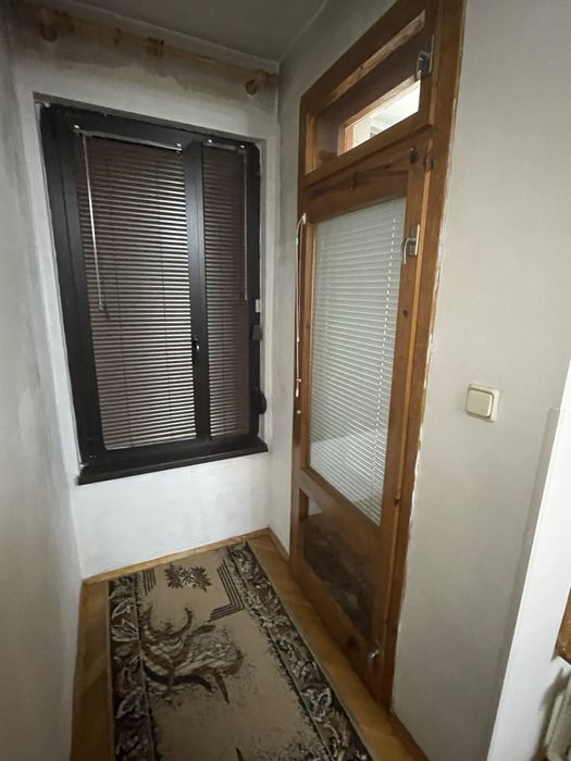 Подарявам запазена дървена дограма двойни врати и прозорци с щори