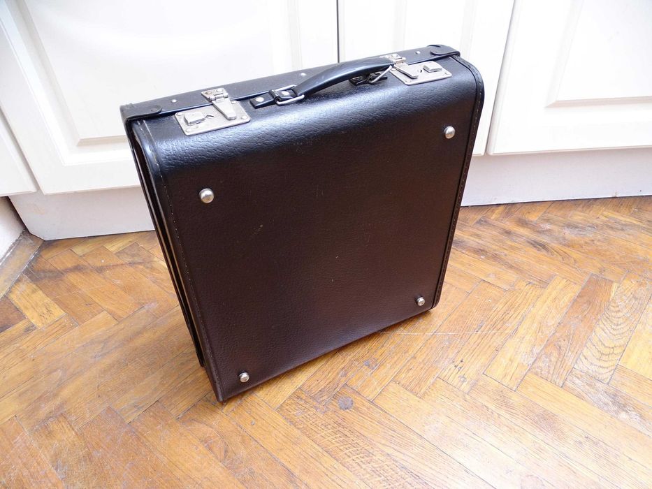 Много запазен куфар