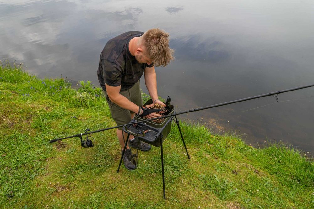 Стойка за кофа AVID CARP Bait Station Kit