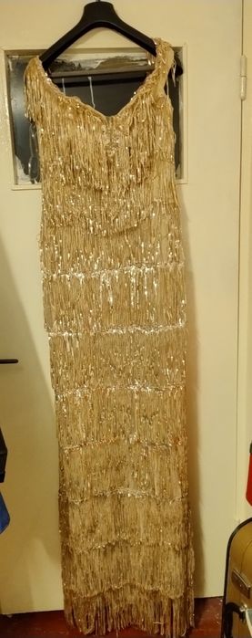 Rochie noua de seara, fara eticheta, mărimea 42, cu burete la bust.
Îm