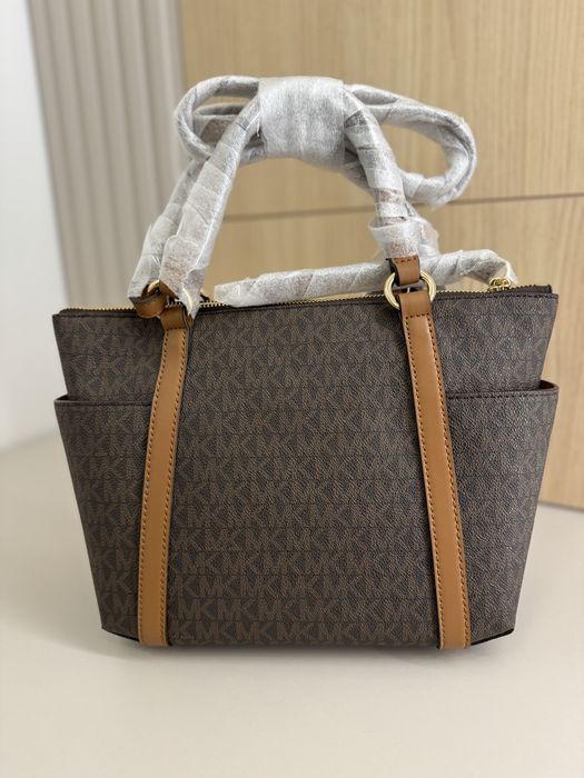 Geanta NOUA Michael Kors Voyager Small