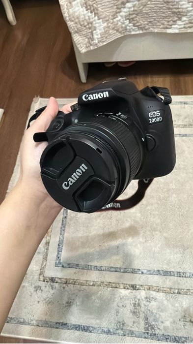 Canon EOS  2000D