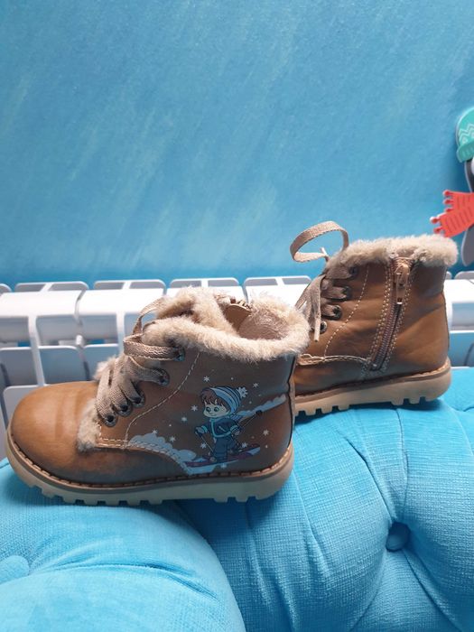 Продавам дестки обувки Skechers ,ZARA ,ADIDAS и други..