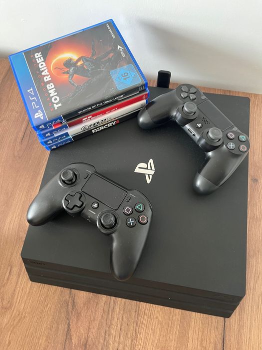 Продавам PlayStation 4 Pro 1TB – Пълен комплект | 200 €