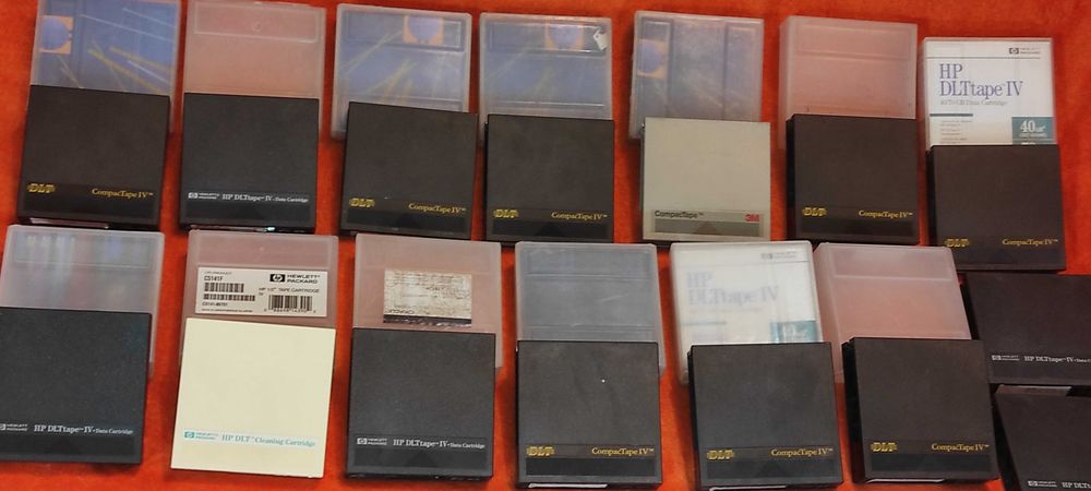 15 bucati Casete / cartdrige - de stocare de date ( DLT )