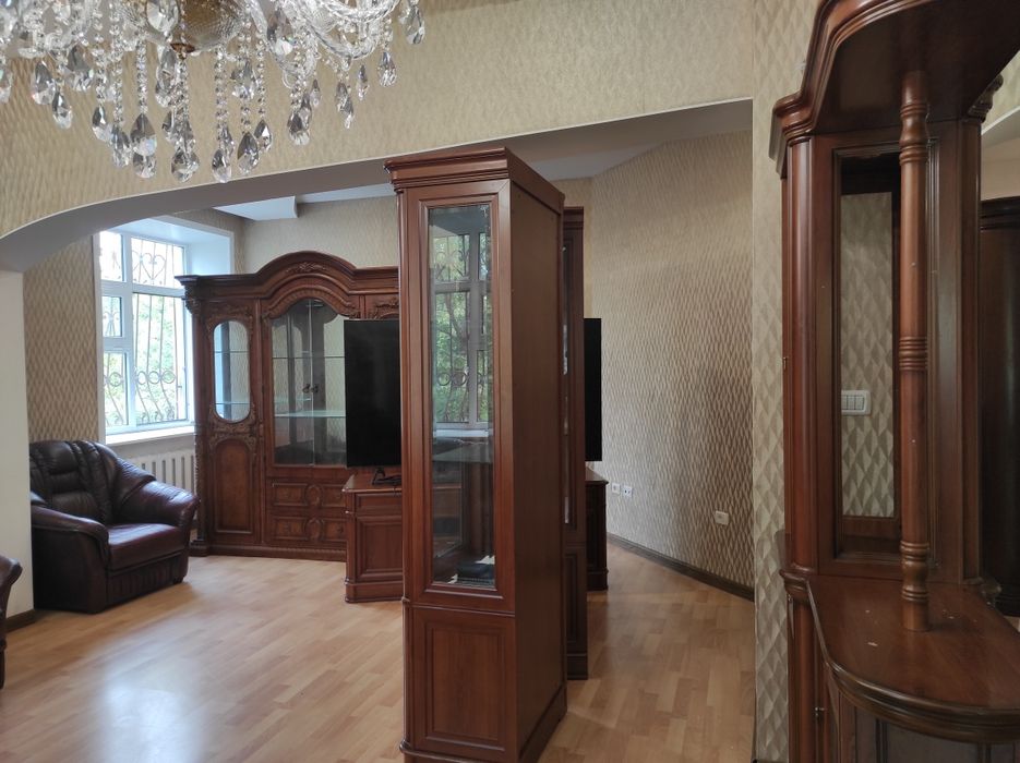 Поклейка обоев качественно