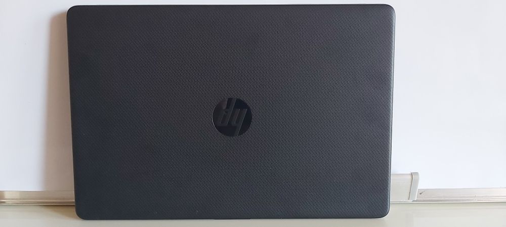 HP Laptop 15s-eq2004no в гаранция, неразличим от нов.