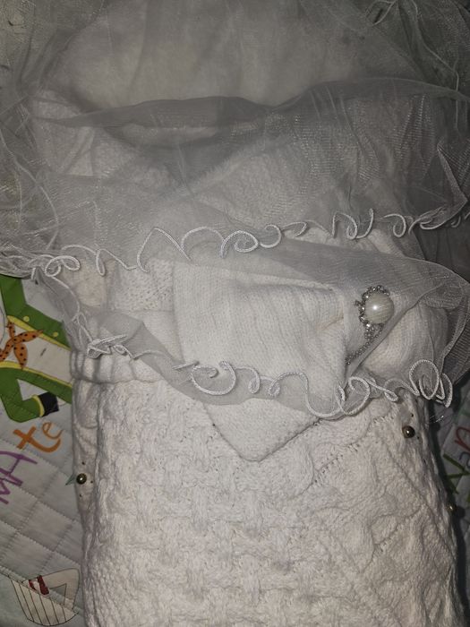 Продам красивый конверт на выписку в цвете слоновой кости. Цена 200 т