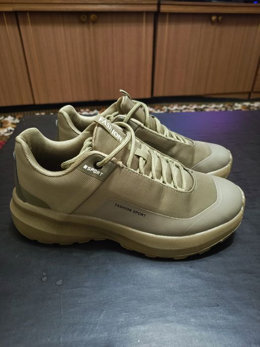 Кроссовки  новые маломерят