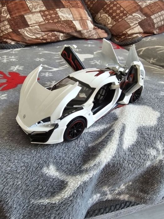 Macheta metalica lykan hypersport 1:24 noua