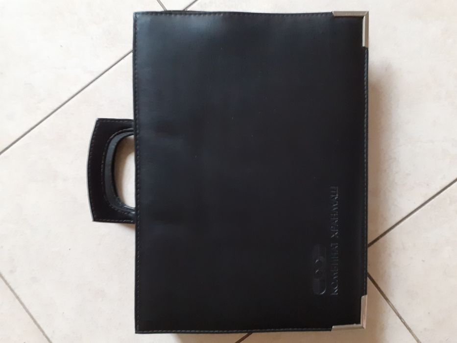 Чанта и куфарче от Соца и съвременна папка