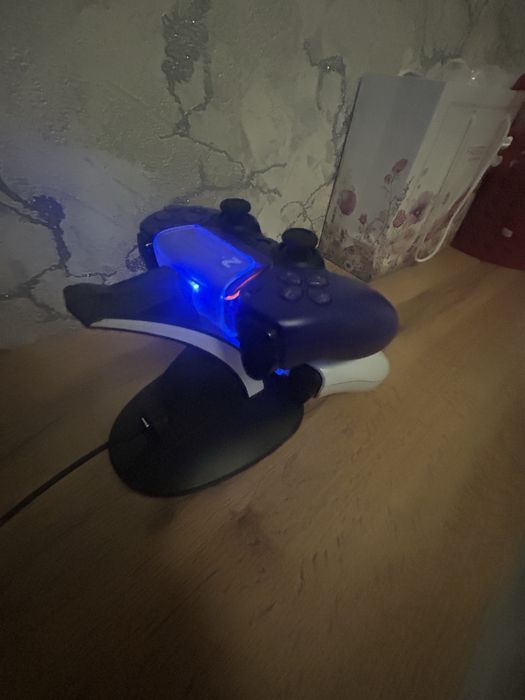 Продам Зарядку для джостиков пс5