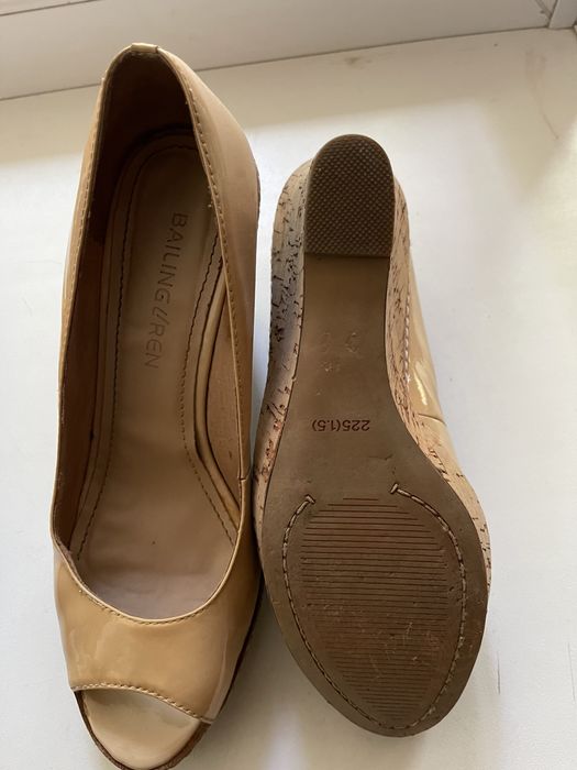 Туфли бежевые 35 и 36 размер