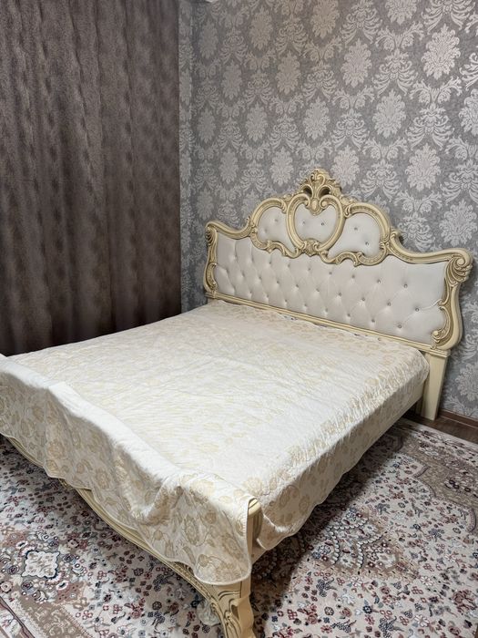 Продаю Спальный гарнитур