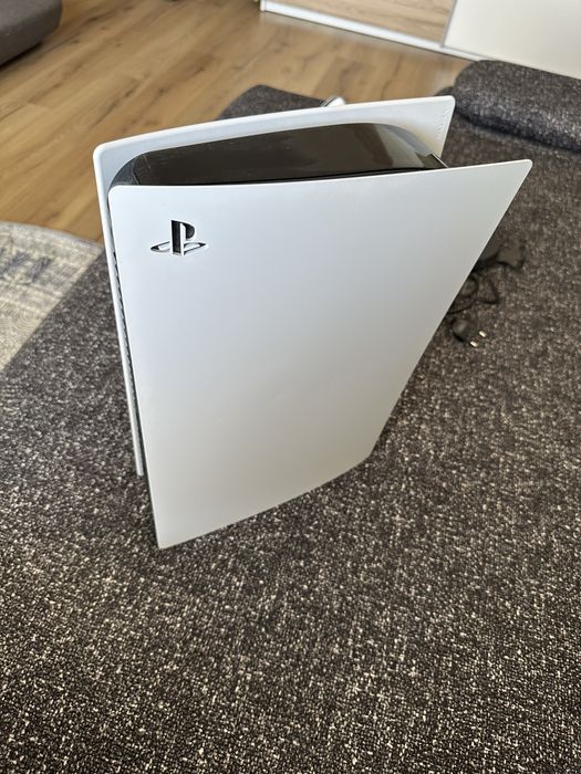 Consola PlayStation 5 Digital 825GB cu 2 controlere si dock de incarcare