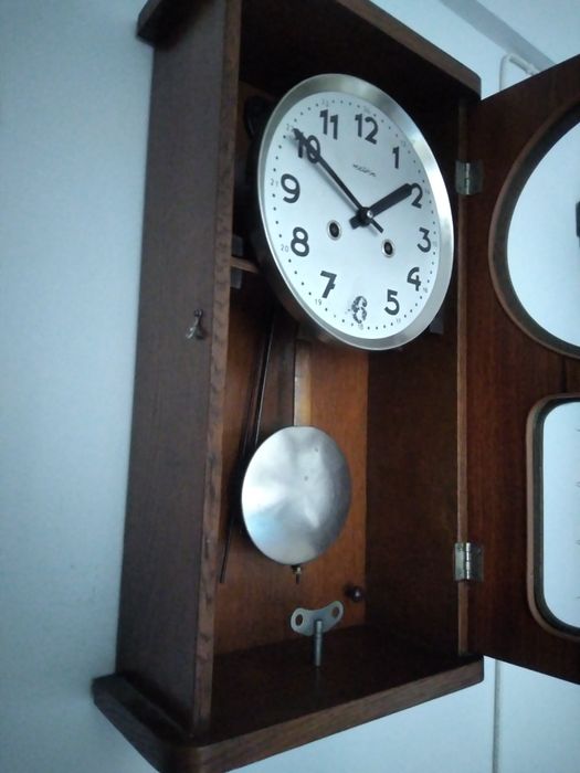 De vinzare ceas cu pendul anii 1968 metron Polonia mecanic in stare buna functional