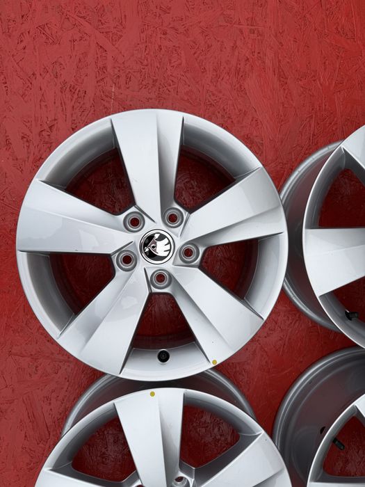 Jante Noi originale Skoda R16