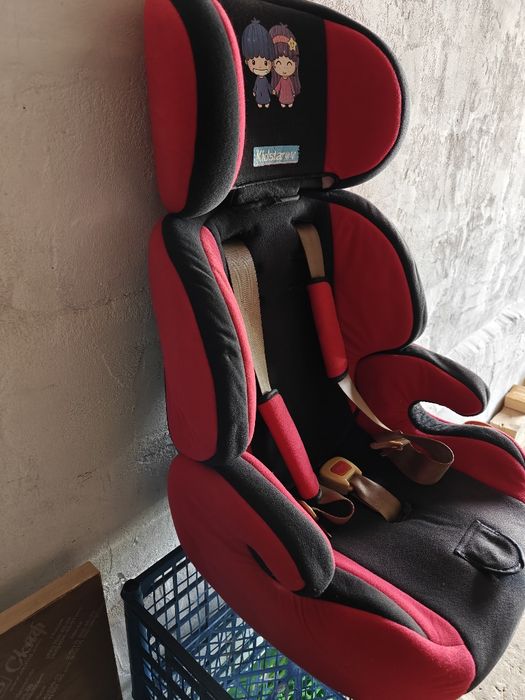 Автомобильное детское кресло