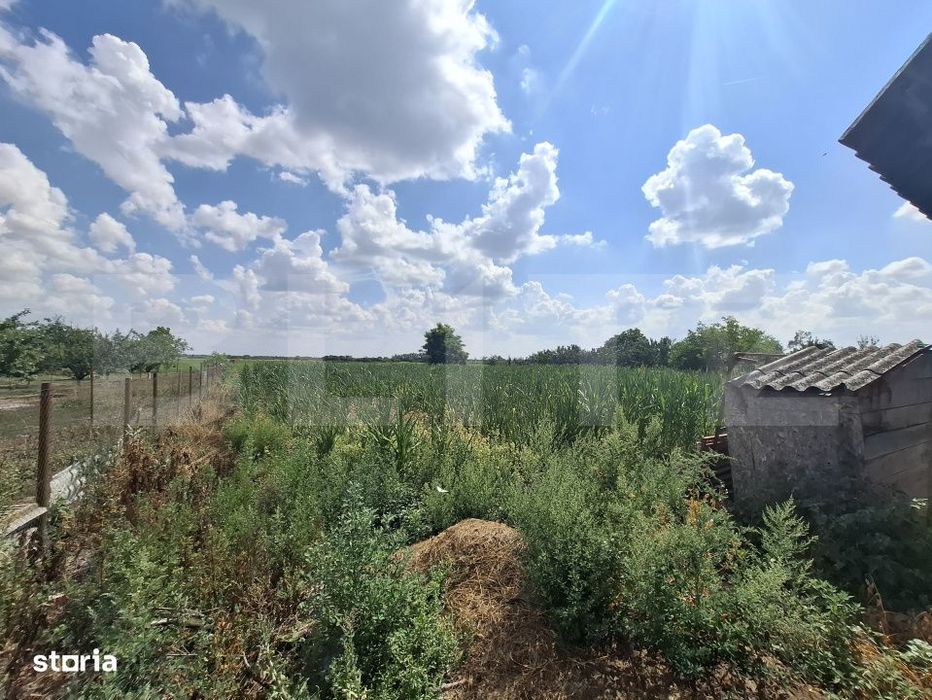 Casa 2 camere, 100 mp, anexe de vanzare, zona Gelu