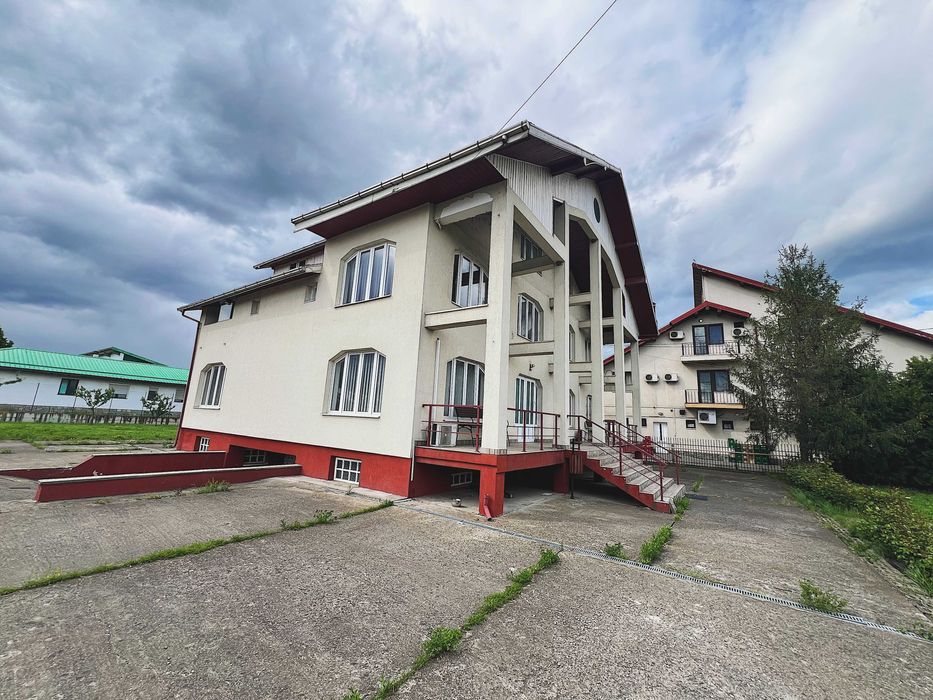 Vand cladire in Piatra Neamt cu 2200 m2 teren