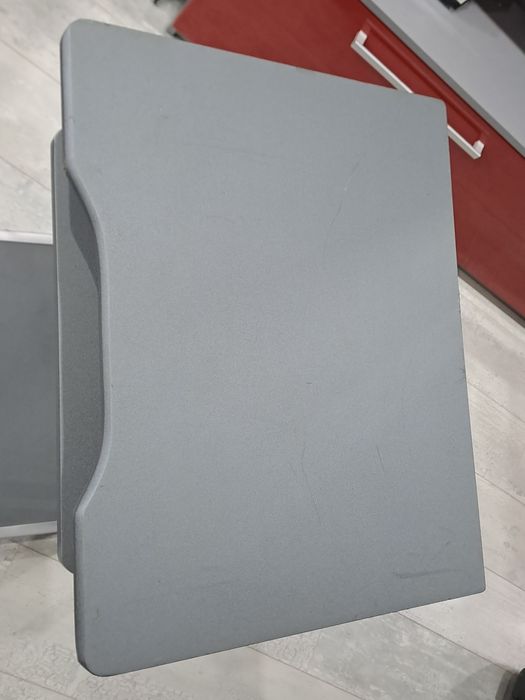 Компютърно бюро/маса/ с колела и изтеглящ се плот