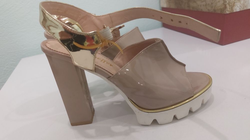 Туфли бежевого цвета
