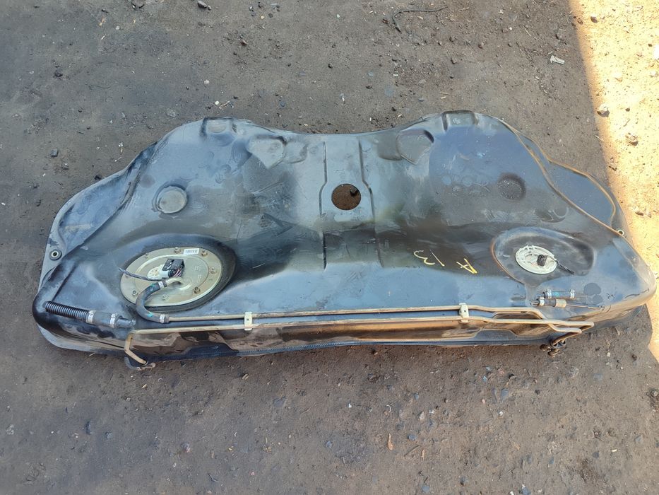 Продам бензобак BMW E38