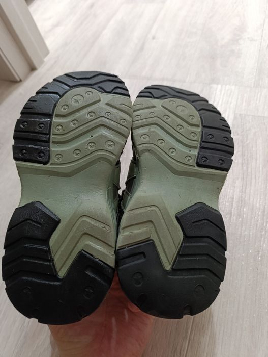 Продам детские кросовки.