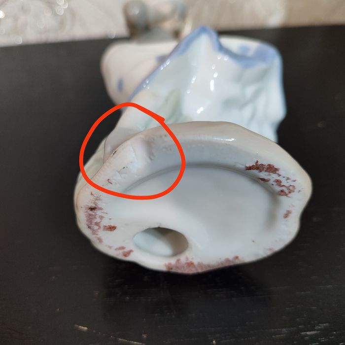 Статуэтка фарфоровая