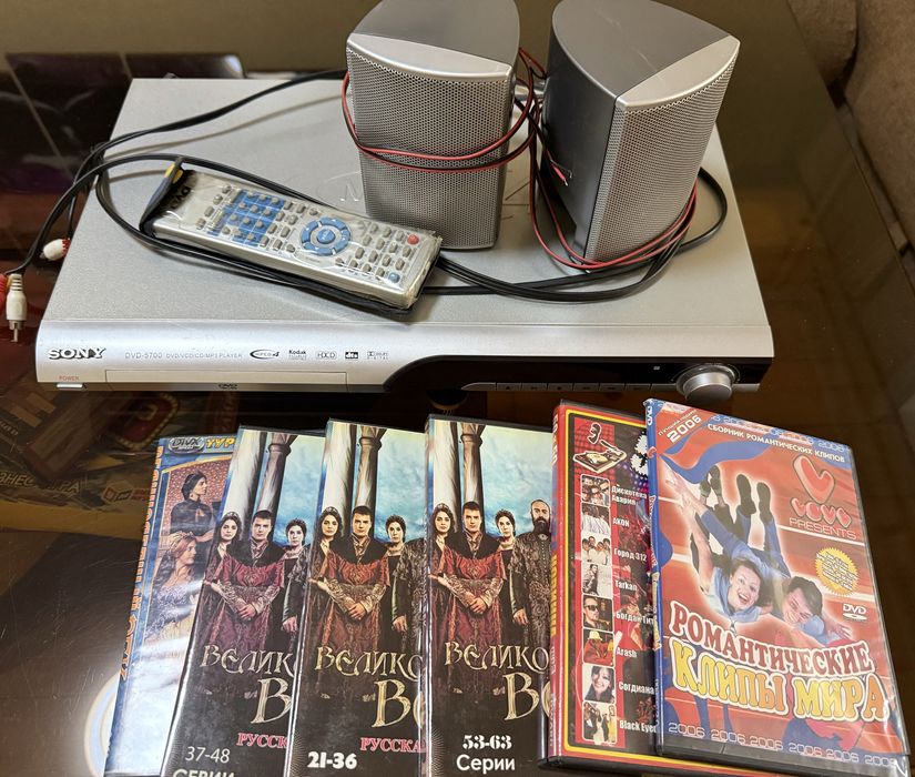 DVD SONY с колонками рабочий с дискоми вместе