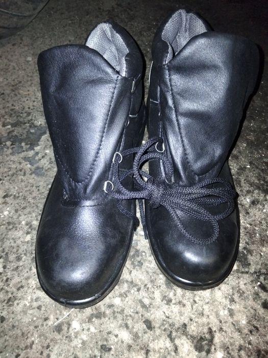 Продам ботинки рабочие 42.