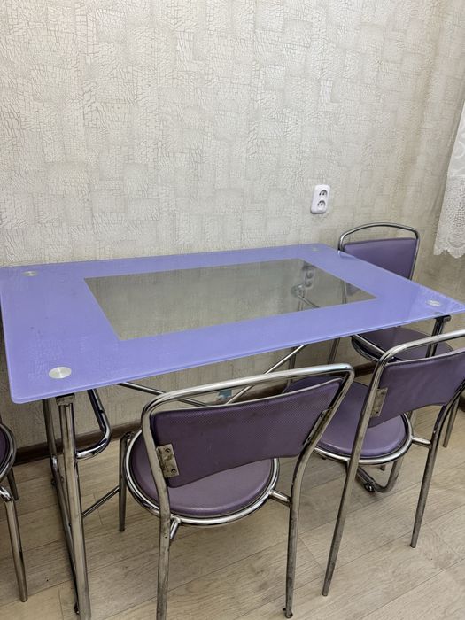 Продаю стол со стульями
